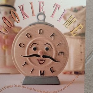 Collector's Vintage Cookie Jars Hard Cover Book